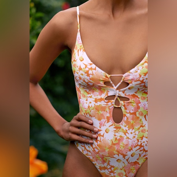 L*SPACE Topanga Classic Floral One-Piece Swimsuit - Picture 4 of 9